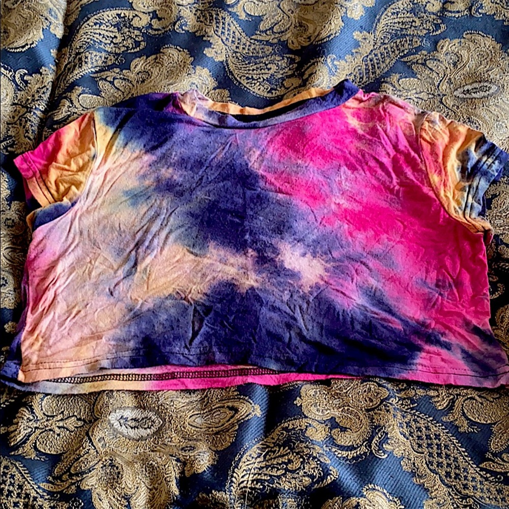 tie-dye crop top shirt.